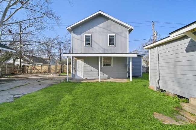 Building Photo - 1905 9th St Unit C Rental