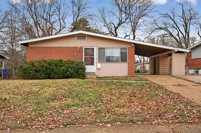 Building Photo - Updated 3-Bedroom Home with Fenced Yard in Florissant
