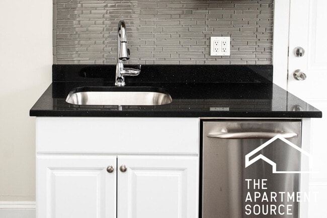 Photo - 3819 N Greenview Ave Unidad 1S