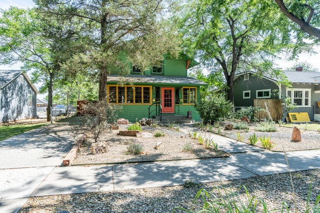 1221 Main St