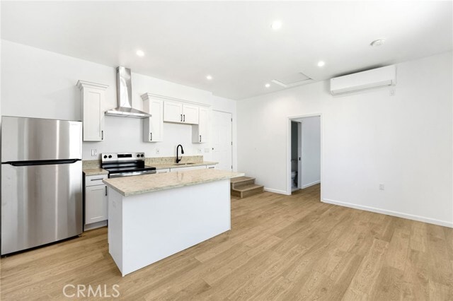 Photo - 1375 N Mentor Ave Unidad A