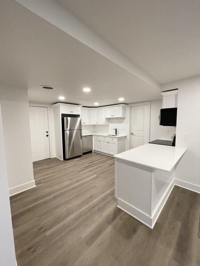 Photo - 90 W Meyers Ave