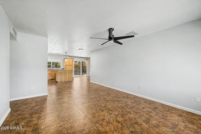 Photo - 855 W Lindner Ave