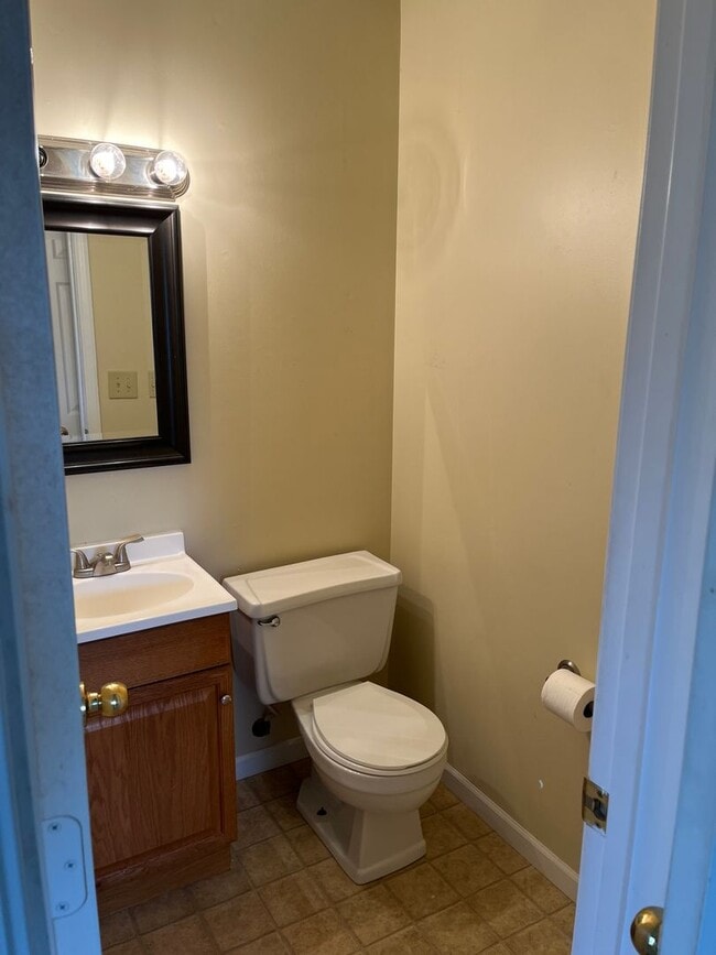 Photo - 2 Bedroom, 1.5 Bath - Warsaw, Carport Included Unit 5