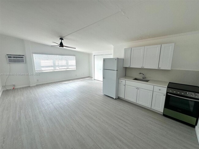 Building Photo - 104 Commercial Blvd Unit 4 Rental