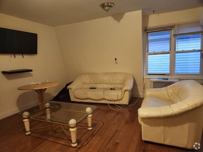 Building Photo - 8430 124th St Unit 3 Rental