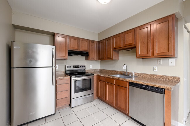 2BD, 1.5BA - 990SF - Kitchen - Patchen Place Apartments