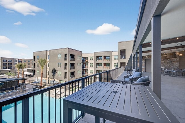 Refinery at Pointe17