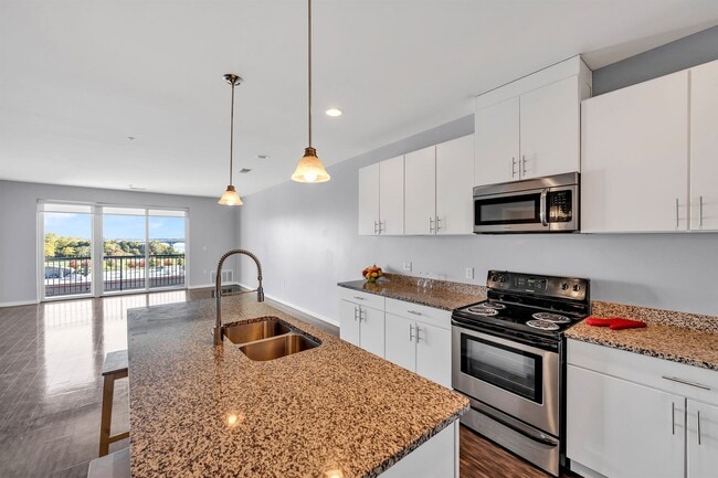 Waters Edge Apartments of Harbortown