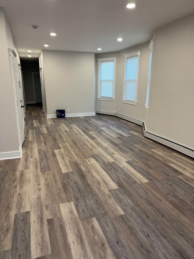 Photo - 655 Avenue C