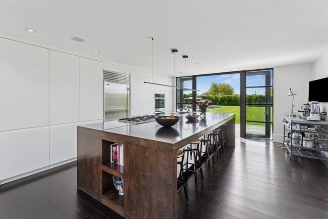 Photo - 811 Halsey Ln