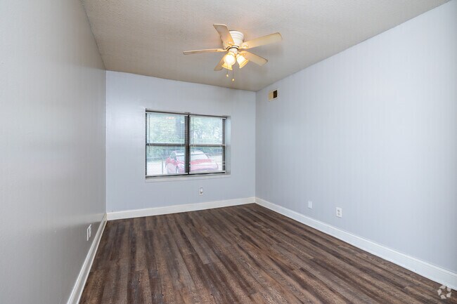 1BR, 1BA - 650 SF