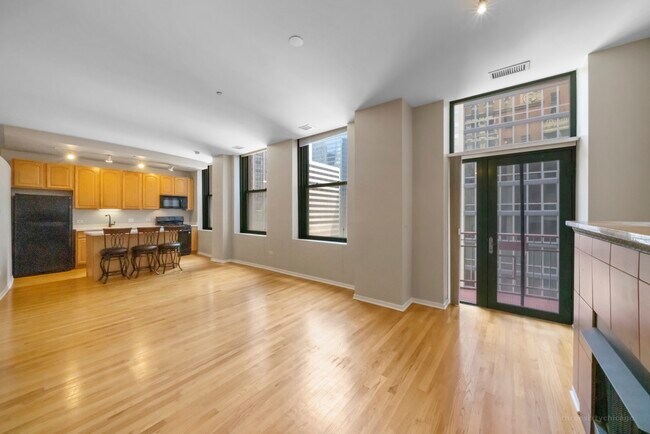 Photo - 208 W Washington St Unidad 1812