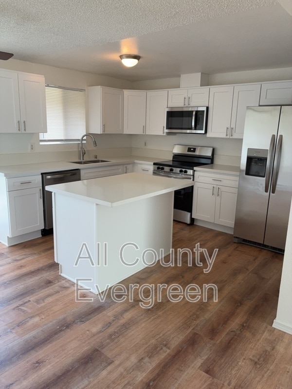 Building Photo - 216 Chicago Blvd S Unit #C