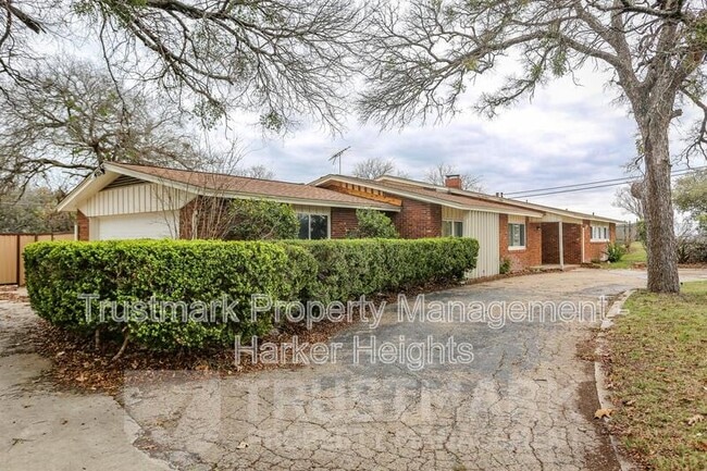 Photo - 101 Highland Oaks Dr House