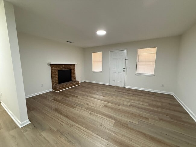 Photo - 160/162 W. Paces Dr Unit 160