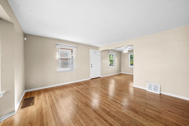 Photo - 1380 Wentworth Ave