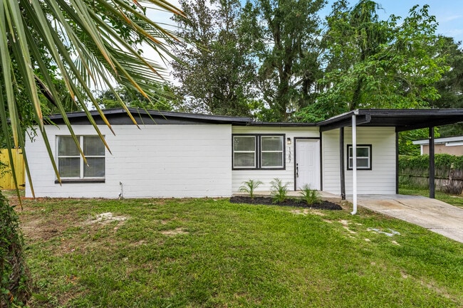 1387 Griflet Rd