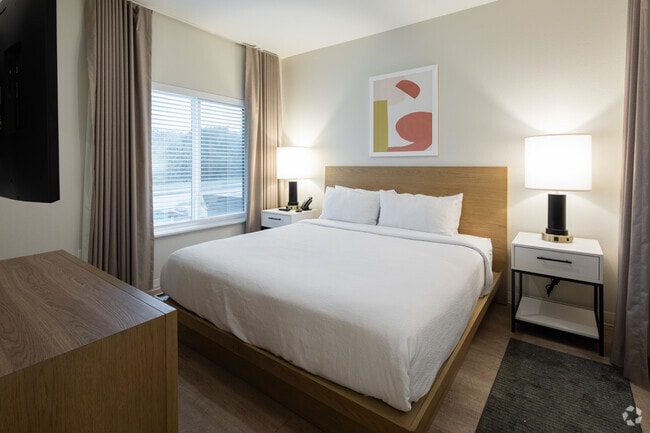 2BR, 1BA - 750SF - 2nd Bedroom