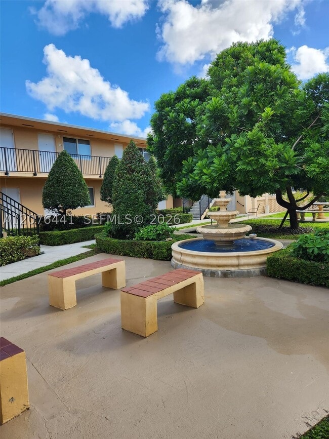 Building Photo - 211 Northwest Dr Unit 7
