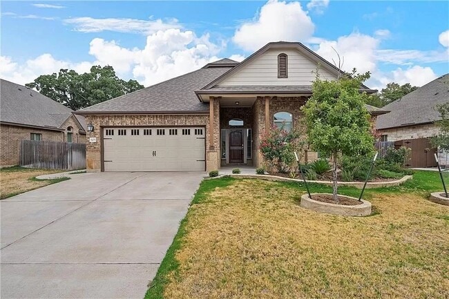 Photo - 605 Lister Dr House