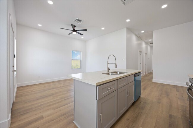 Photo - 9723 Cargill St