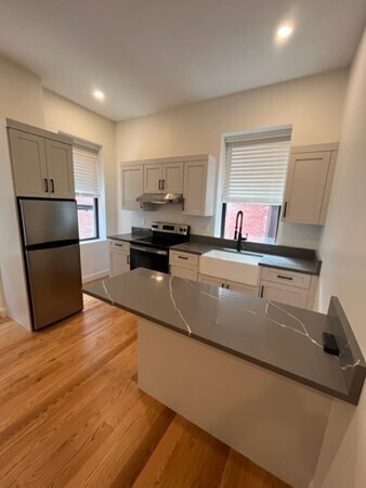 Building Photo - 41 Saint Botolph St Unit 2R Rental