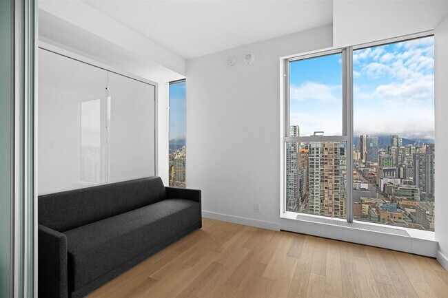 Photo - 1480 Howe St