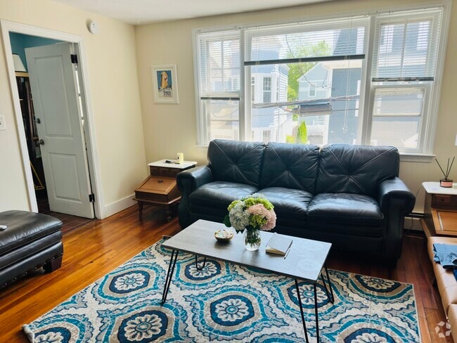 Building Photo - 38 Howard St Unit 2 Rental
