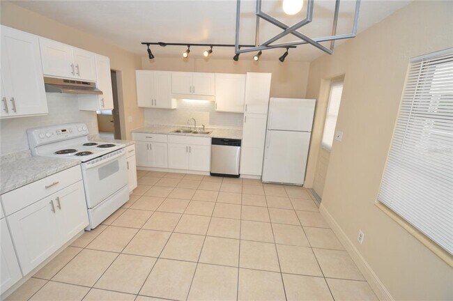 Photo - 1341 Ave S NW