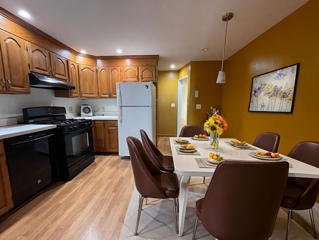 Photo - South Boston 5 Bed / 3 Bath – W/D in Unit – 9/1