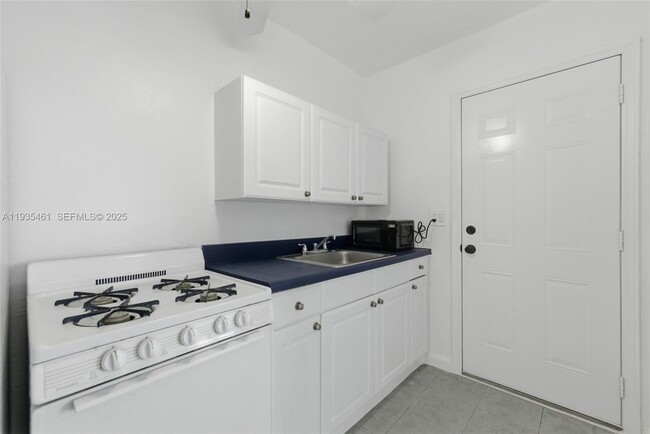 Photo - 126 SW 18th Ave Unit 10