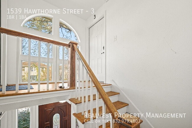 Photo - 1539 Hawthorne St Unit 3