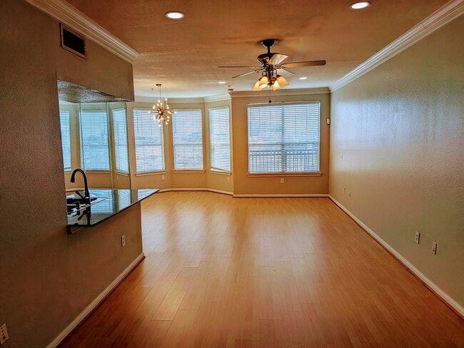 Building Photo - 7575 Kirby Dr Unit 2416 Rental