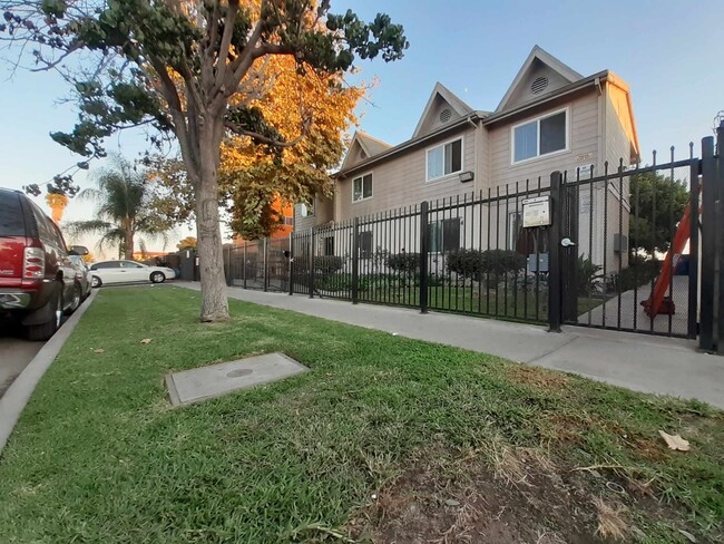 1330 W 57th St