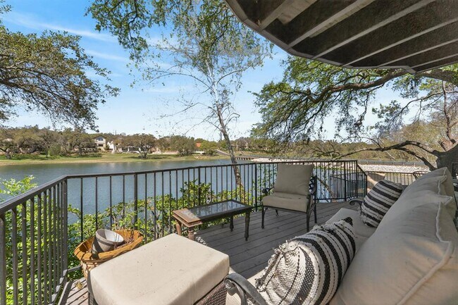 Photo - 345 The Hills Dr