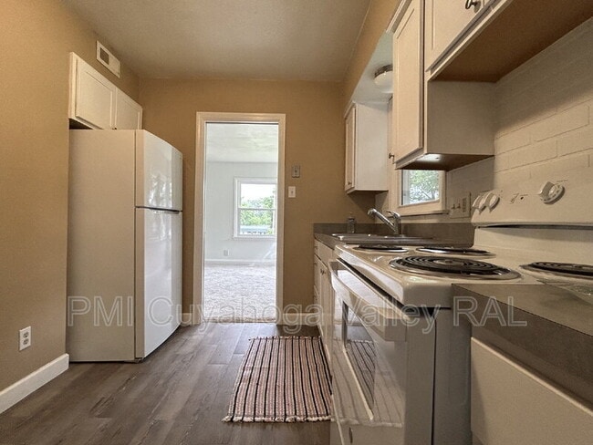 Photo - 2364 Suncrest Dr