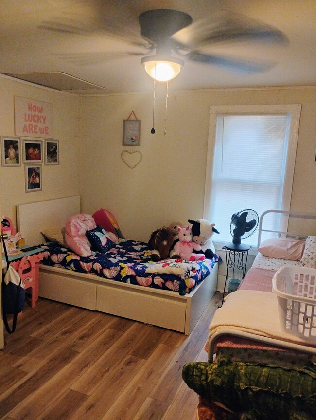 Photo - 450 Stuart St