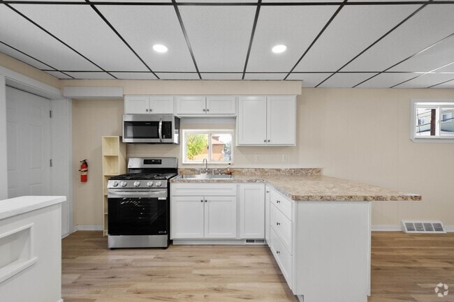 Building Photo - Gorgeous 2 bedroom in Pittsburgh available... Rental