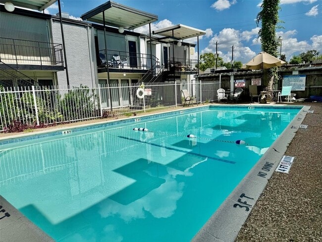 Building Photo - 1000 Heights Blvd Unit 23