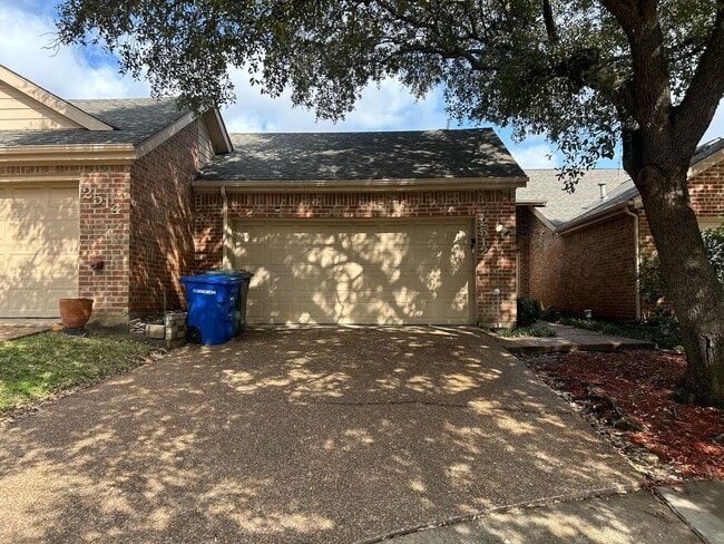 Photo - Ready to move in.....Fresh Paint and much more....