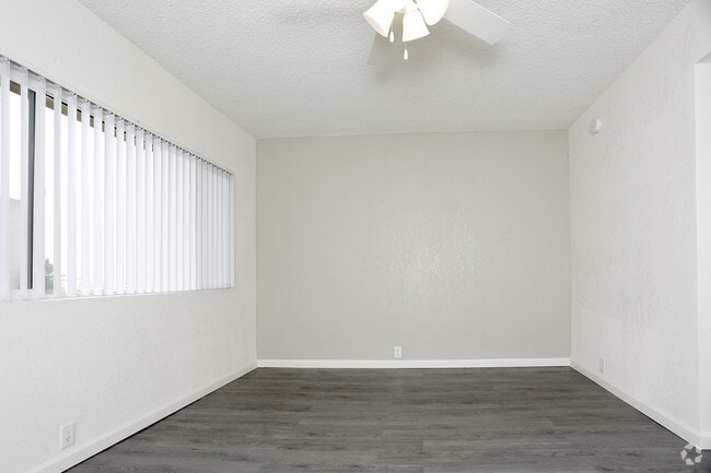 1BR, 1BA - 525 SF
