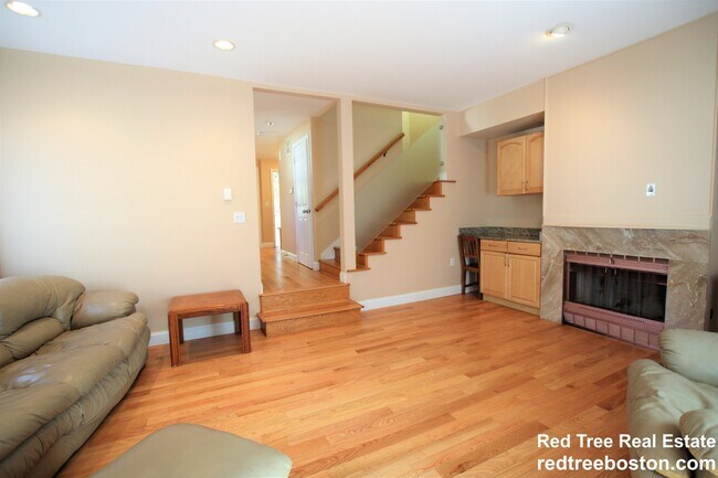 50 Undine Rd
