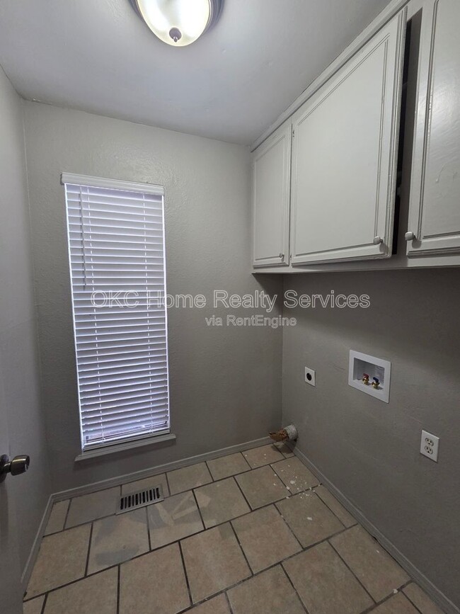 Photo - 6715 Lyrewood Ln
