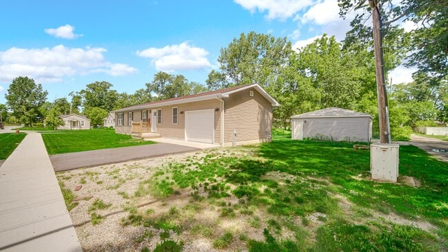 Photo - 2689 Cass St