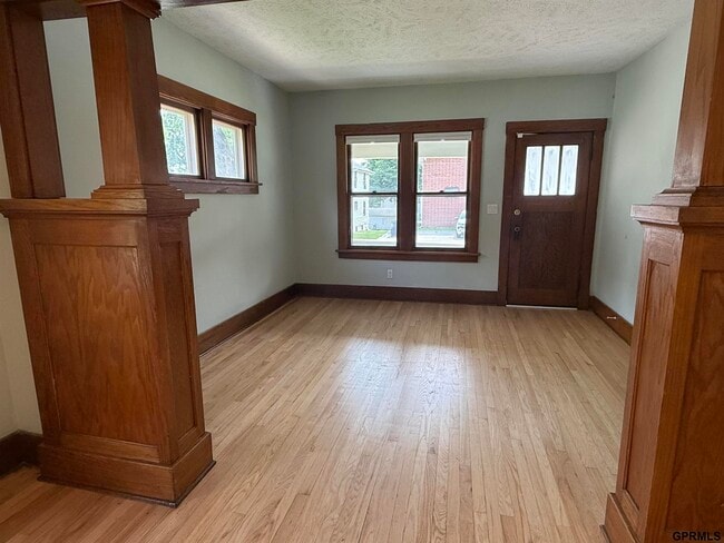 Photo - 824 N 47th St