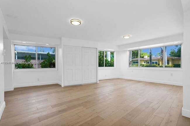 Photo - 937 N North Lake Dr