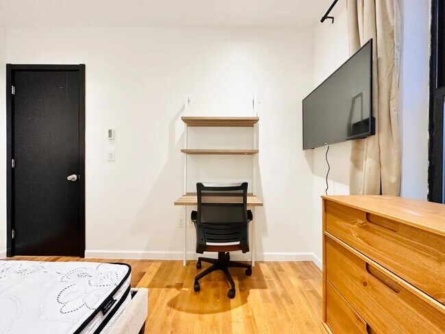 Photo - Furnished room/NOT APARTMENT Unit 6A