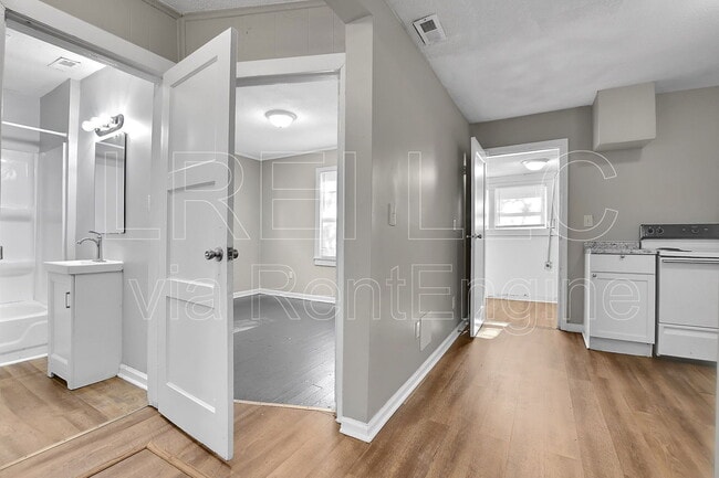 Photo - 4029 Parthenia Ave