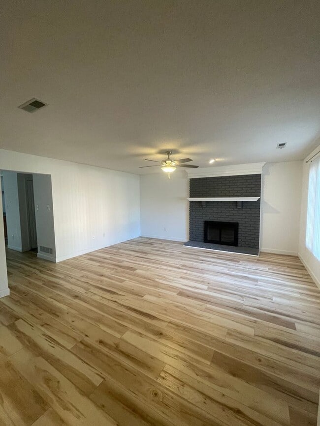 104 Grn Mdws Rd
